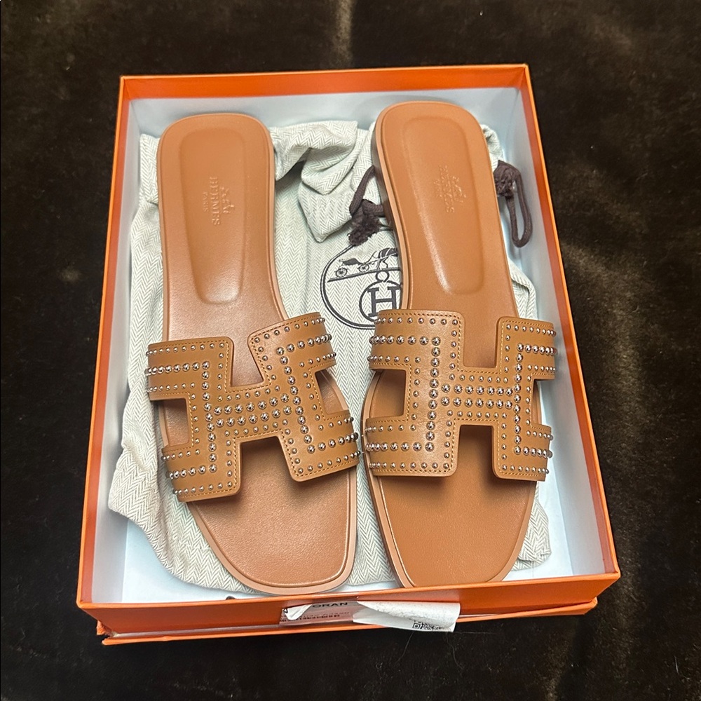Stunning 100% authentic Hermes sandals size 42